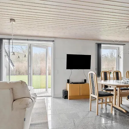 בית נופש Four-bedroom In Sydals