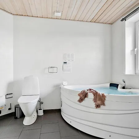 בית נופש Four-bedroom In Sydals